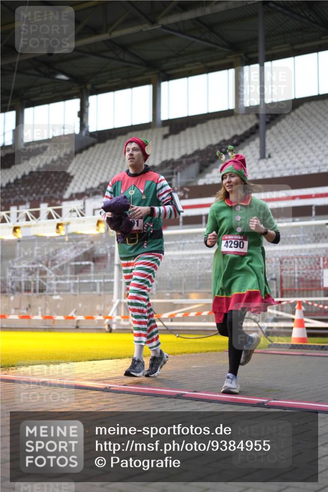 07.12.2025 - St. Pauli X-Mass-Run No. 15 Patografie http://msf.ph/oto/9384955 07.12.2025 10:28:48 Ziel 1095, 1308, 1330, 1566, 2046, 2051, 2397, 3669, 4265, 4291, 4414, 4446, 4449, 4450, 4543, 4544 meine-sportfotos.de