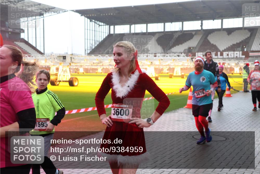 07.12.2025 - St. Pauli X-Mass-Run No. 15 Luisa Fischer http://msf.ph/oto/9384959 07.12.2025 11:32:09 Ziel 1595, 15, 3600, 3678, 331, 1755, 2017, 2048, 2050, 2120, 2428, 2429, 2430, 2492, 2493, 2497, 2523, 2527, 2587, 2654, 2656, 3087, 3181, 3182, 3352, 3600, 3678, 4633, 4640, 4642 meine-sportfotos.de