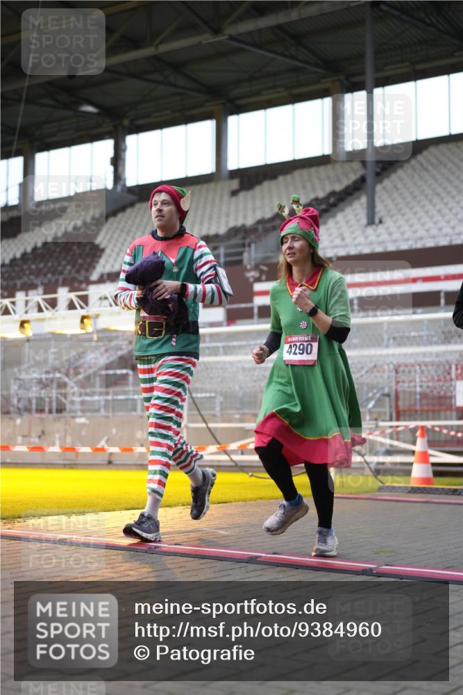 07.12.2025 - St. Pauli X-Mass-Run No. 15 Patografie http://msf.ph/oto/9384960 07.12.2025 10:28:48 Ziel 1095, 1308, 1330, 1566, 2046, 2051, 2397, 3669, 4265, 4291, 4414, 4446, 4449, 4450, 4543, 4544 meine-sportfotos.de