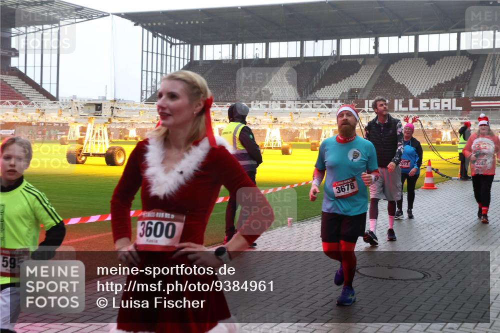 07.12.2025 - St. Pauli X-Mass-Run No. 15 Luisa Fischer http://msf.ph/oto/9384961 07.12.2025 11:32:10 Ziel 595, 3600, 3678, 2017, 3087, 331, 2017, 2048, 2050, 2120, 2428, 2429, 2430, 2497, 2523, 2527, 2587, 2654, 2656, 3087, 3352, 3600, 3678, 4633, 4640, 4642 meine-sportfotos.de