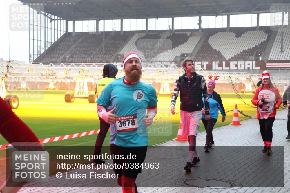 07.12.2025 - St. Pauli X-Mass-Run No. 15 Luisa Fischer http://msf.ph/oto/9384963 07.12.2025 11:32:10 Ziel 15, 3678, 3087, 331, 2017, 2048, 2050, 2120, 2428, 2429, 2430, 2497, 2523, 2527, 2587, 2654, 2656, 3087, 3352, 3600, 3678, 4633, 4640, 4642 meine-sportfotos.de