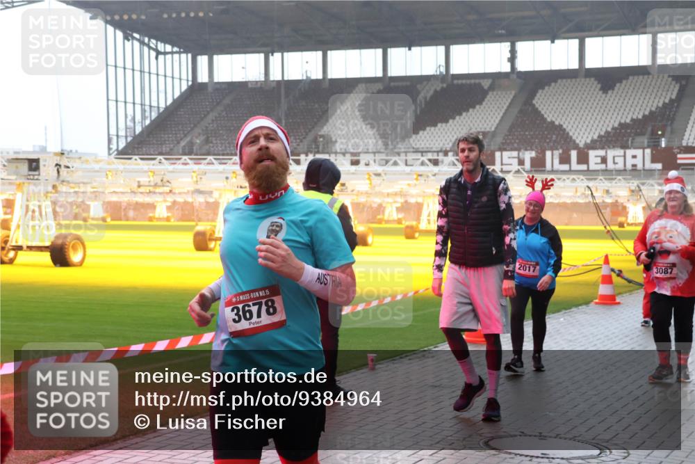 07.12.2025 - St. Pauli X-Mass-Run No. 15 Luisa Fischer http://msf.ph/oto/9384964 07.12.2025 11:32:11 Ziel 15, 3678, 2017, 3087, 331, 2017, 2048, 2050, 2120, 2497, 2523, 2527, 2587, 2654, 2656, 3087, 3343, 3600, 3678, 4633, 4640, 4642 meine-sportfotos.de