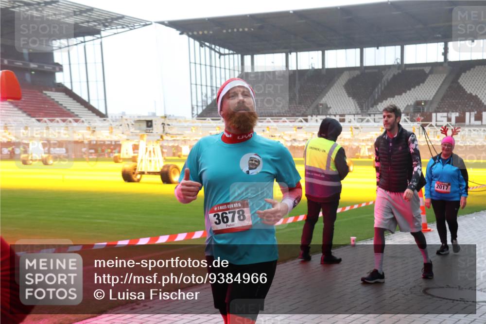 07.12.2025 - St. Pauli X-Mass-Run No. 15 Luisa Fischer http://msf.ph/oto/9384966 07.12.2025 11:32:11 Ziel 15, 3678, 2017, 331, 2017, 2048, 2050, 2120, 2497, 2523, 2527, 2587, 2654, 2656, 3087, 3343, 3600, 3678, 4633, 4640, 4642 meine-sportfotos.de