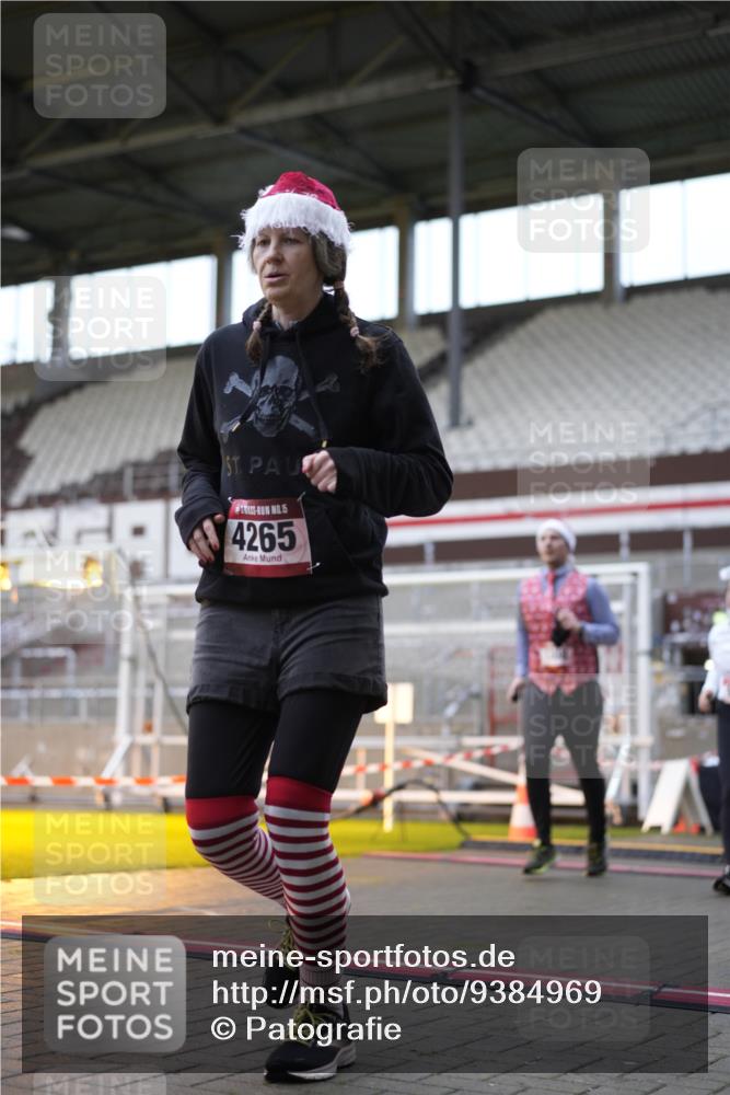 07.12.2025 - St. Pauli X-Mass-Run No. 15 Patografie http://msf.ph/oto/9384969 07.12.2025 10:28:49 Ziel 1095, 1308, 1330, 1566, 2046, 2051, 2397, 3669, 4073, 4265, 4291, 4414, 4446, 4449, 4450, 4543, 4544 meine-sportfotos.de