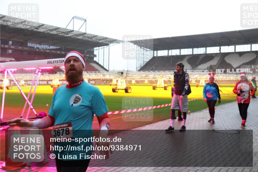 07.12.2025 - St. Pauli X-Mass-Run No. 15 Luisa Fischer http://msf.ph/oto/9384971 07.12.2025 11:32:12 Ziel 3678, 1, 2017, 3087, 331, 2017, 2048, 2050, 2120, 2497, 2523, 2527, 2587, 2654, 2656, 3087, 3343, 3600, 3678, 4633, 4640, 4642 meine-sportfotos.de