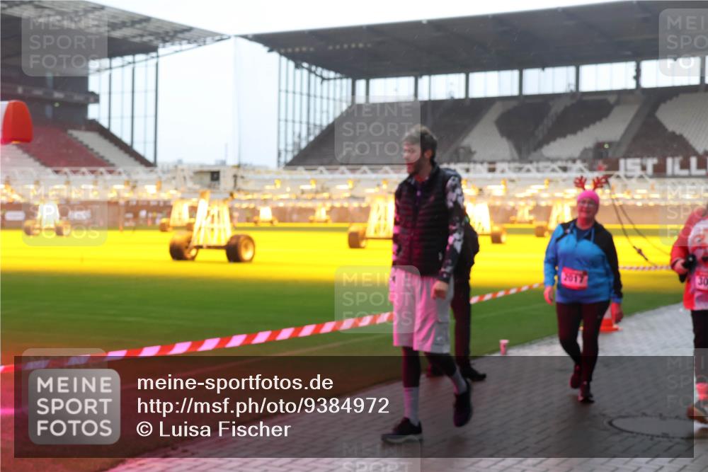 07.12.2025 - St. Pauli X-Mass-Run No. 15 Luisa Fischer http://msf.ph/oto/9384972 07.12.2025 11:32:12 Ziel 2017, 1, 331, 2017, 2048, 2050, 2120, 2497, 2523, 2527, 2587, 2654, 2656, 3087, 3343, 3600, 3678, 4633, 4640, 4642 meine-sportfotos.de