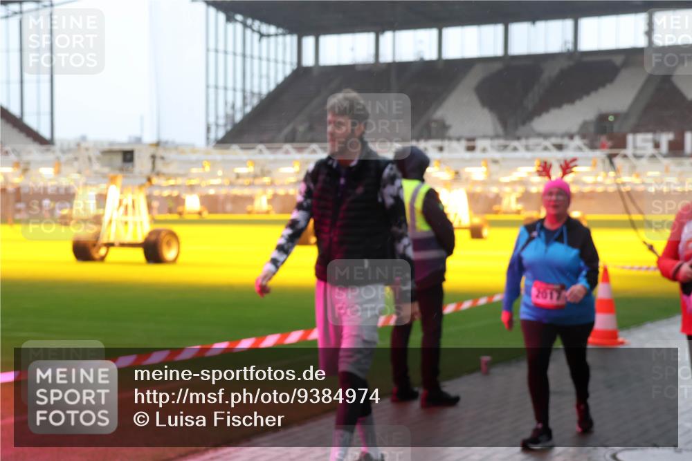07.12.2025 - St. Pauli X-Mass-Run No. 15 Luisa Fischer http://msf.ph/oto/9384974 07.12.2025 11:32:13 Ziel 2017, 331, 2017, 2048, 2050, 2120, 2497, 2523, 2527, 2587, 2654, 2656, 3087, 3343, 3600, 3678, 4633, 4640, 4642 meine-sportfotos.de