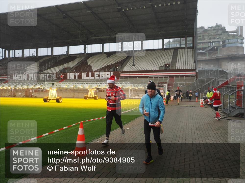 07.12.2025 - St. Pauli X-Mass-Run No. 15 Fabian Wolf http://msf.ph/oto/9384985 07.12.2025 10:12:56 Ziel 9, 18, 80, 938, 1397, 2687, 3040, 3428, 3514, 3551, 3557, 3799, 3834, 3836, 4487 meine-sportfotos.de