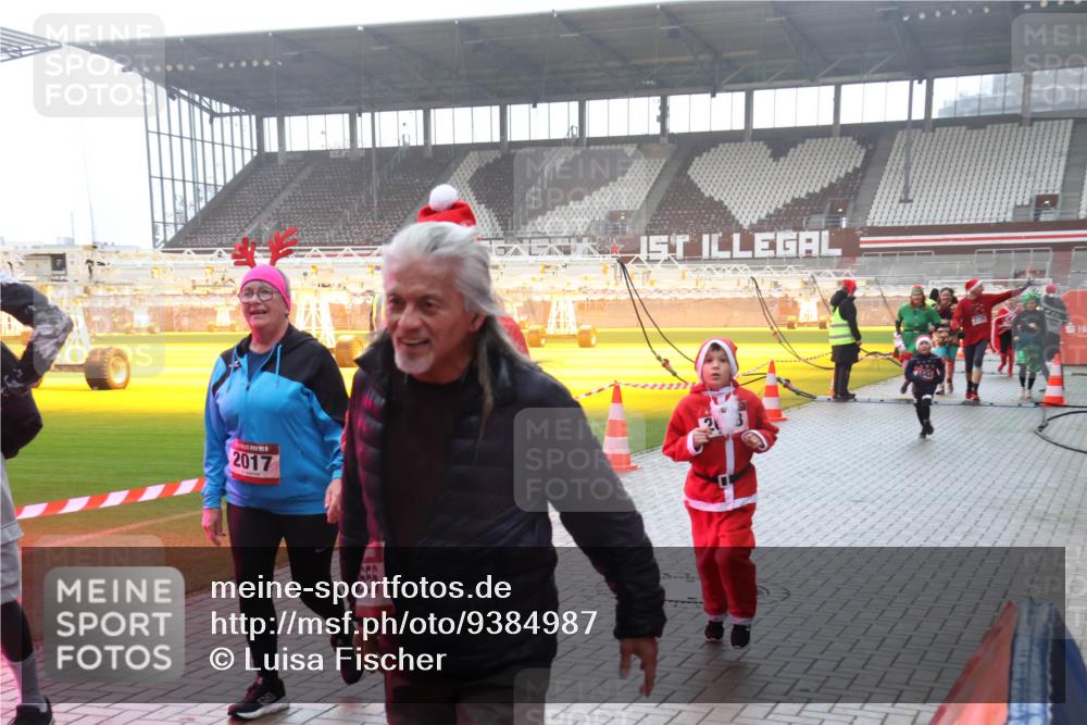 07.12.2025 - St. Pauli X-Mass-Run No. 15 Luisa Fischer http://msf.ph/oto/9384987 07.12.2025 11:32:15 Ziel 2017, 656, 331, 2017, 2048, 2050, 2120, 2497, 2523, 2527, 2587, 2654, 2656, 3087, 3343, 3600, 3678, 4633, 4640, 4642 meine-sportfotos.de
