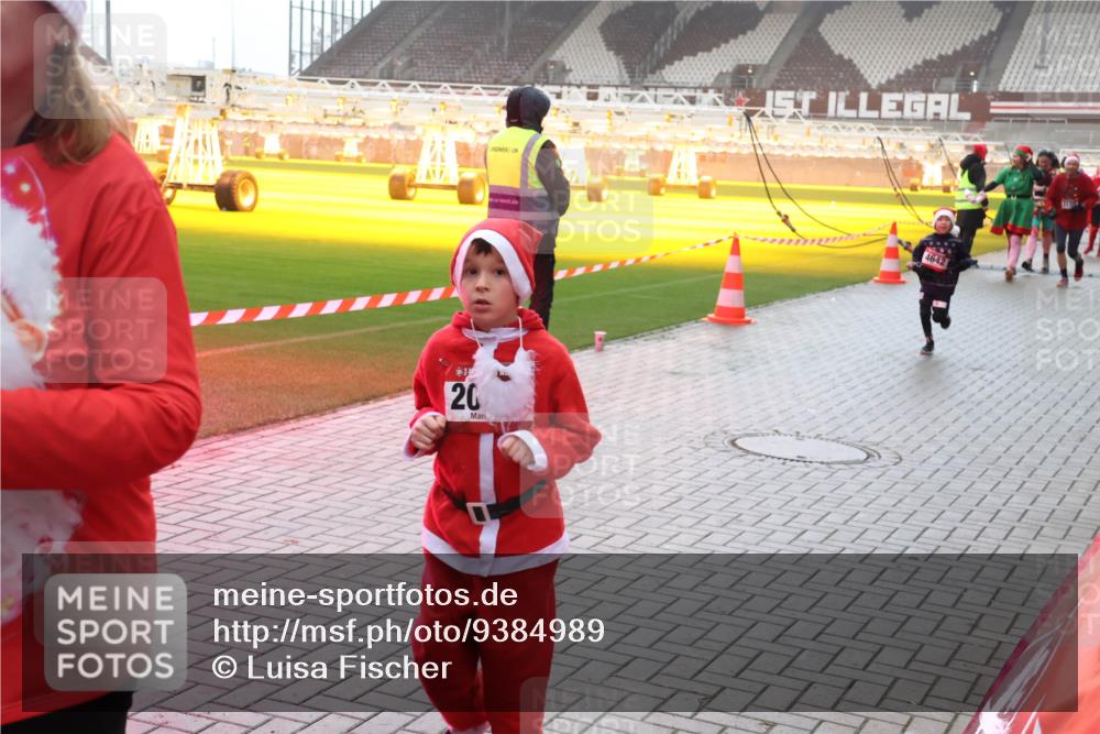 07.12.2025 - St. Pauli X-Mass-Run No. 15 Luisa Fischer http://msf.ph/oto/9384989 07.12.2025 11:32:16 Ziel 20, 331, 2017, 2048, 2050, 2120, 2497, 2523, 2527, 2587, 2654, 2656, 3087, 3343, 3600, 3678, 4633, 4640, 4642 meine-sportfotos.de