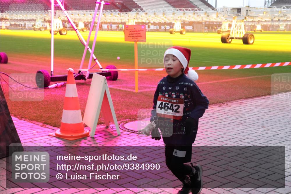 07.12.2025 - St. Pauli X-Mass-Run No. 15 Luisa Fischer http://msf.ph/oto/9384990 07.12.2025 11:32:20 Ziel 3, 1000, 500000, 15, 4642, 9000, 331, 2043, 2044, 2048, 2050, 2120, 2497, 2523, 2527, 2587, 2654, 2656, 3087, 3343, 3600, 3678, 4633, 4640, 4642 meine-sportfotos.de