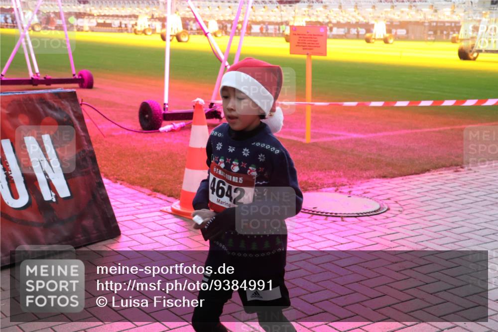 07.12.2025 - St. Pauli X-Mass-Run No. 15 Luisa Fischer http://msf.ph/oto/9384991 07.12.2025 11:32:20 Ziel 800, 100000, 4642, 331, 2043, 2044, 2048, 2050, 2120, 2497, 2523, 2527, 2587, 2654, 2656, 3087, 3343, 3600, 3678, 4633, 4640, 4642 meine-sportfotos.de