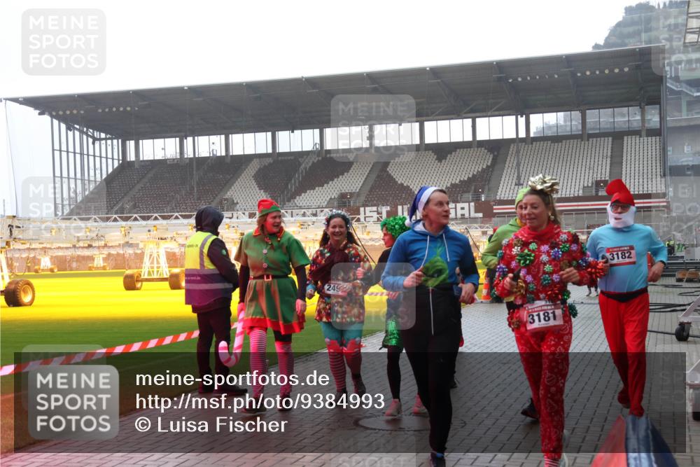 07.12.2025 - St. Pauli X-Mass-Run No. 15 Luisa Fischer http://msf.ph/oto/9384993 07.12.2025 11:32:24 Ziel 249, 3181, 3182, 1081, 2043, 2044, 2048, 2050, 2120, 2497, 2523, 2527, 2587, 2654, 2656, 3087, 3173, 3177, 3343, 3600, 3678, 4633, 4640, 4642 meine-sportfotos.de
