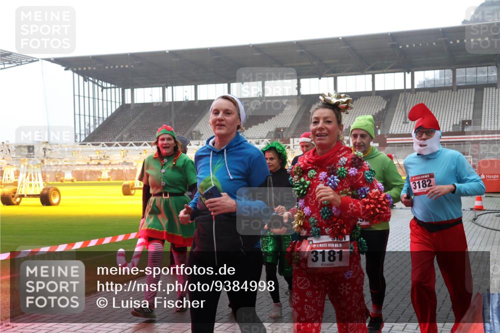 07.12.2025 - St. Pauli X-Mass-Run No. 15 Luisa Fischer http://msf.ph/oto/9384998 07.12.2025 11:32:25 Ziel 15, 3181, 5, 3182, 1081, 2043, 2044, 2048, 2050, 2120, 2497, 2523, 2527, 2587, 2654, 2656, 3087, 3173, 3177, 3343, 3678, 4633, 4640, 4642 meine-sportfotos.de