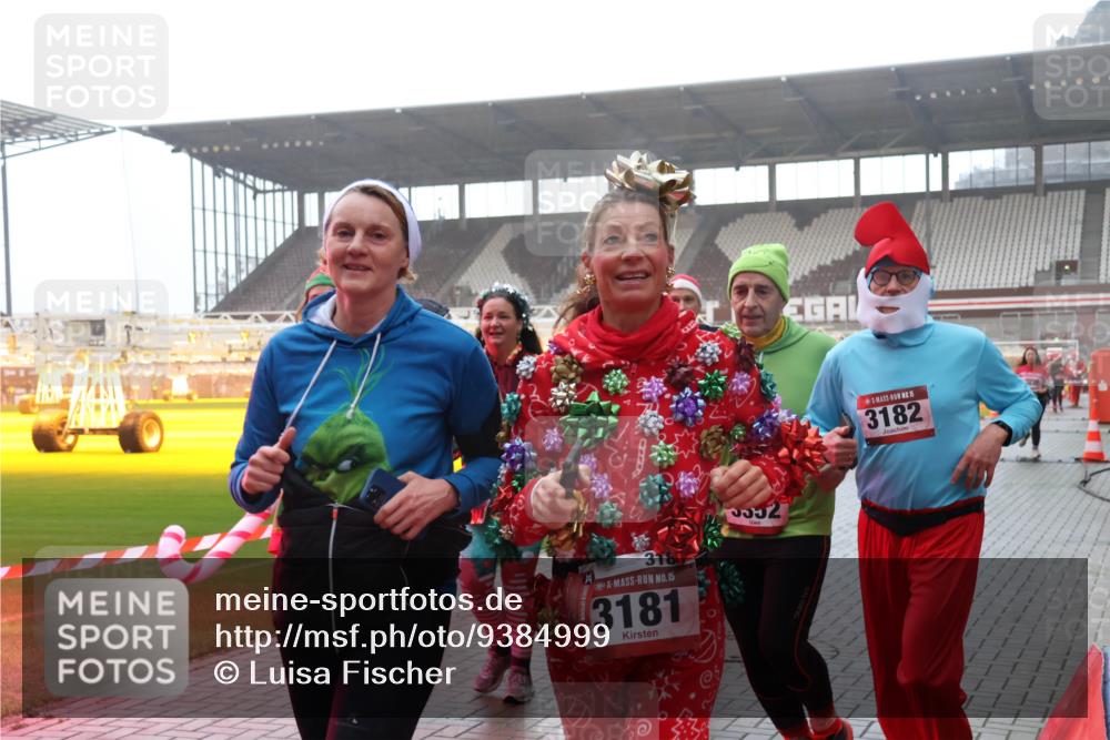 07.12.2025 - St. Pauli X-Mass-Run No. 15 Luisa Fischer http://msf.ph/oto/9384999 07.12.2025 11:32:26 Ziel 3181, 15, 3181, 3552, 15, 3182, 1081, 2043, 2044, 2048, 2050, 2120, 2497, 2523, 2527, 2587, 2654, 2656, 3087, 3173, 3177, 3343, 3678, 4633, 4640, 4642 meine-sportfotos.de