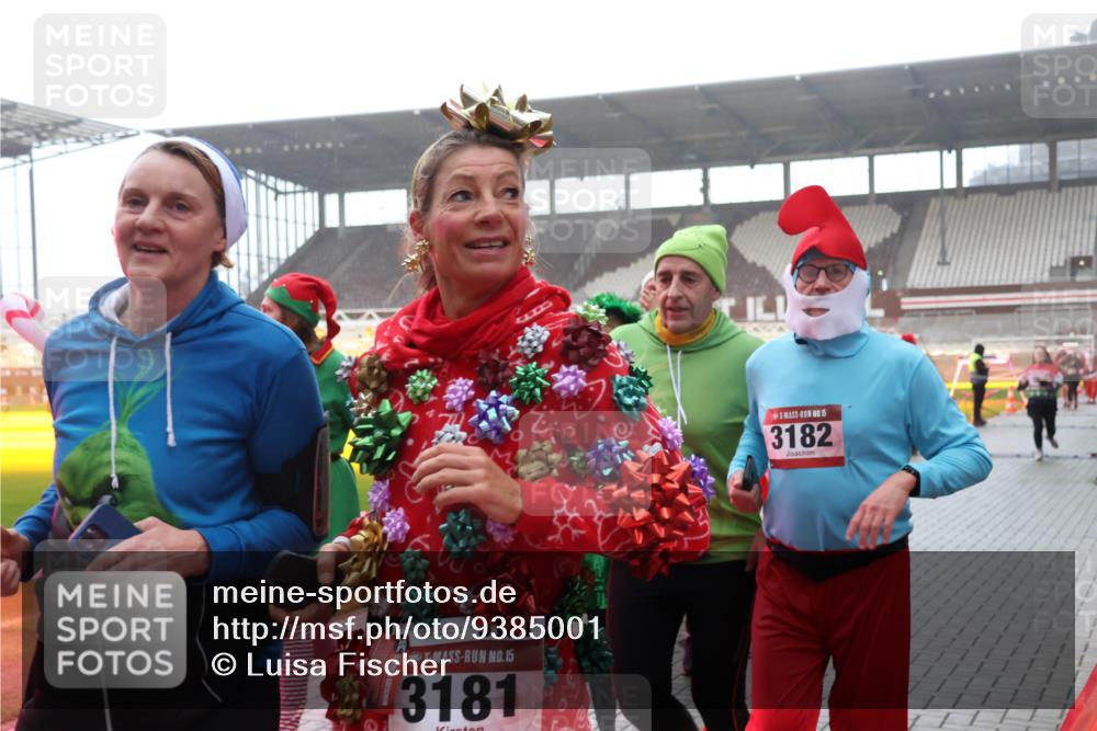 07.12.2025 - St. Pauli X-Mass-Run No. 15 Luisa Fischer http://msf.ph/oto/9385001 07.12.2025 11:32:26 Ziel 3101, 15, 3181, 15, 3182, 1081, 2043, 2044, 2048, 2050, 2120, 2497, 2523, 2527, 2587, 2654, 2656, 3087, 3173, 3177, 3343, 3678, 4633, 4640, 4642 meine-sportfotos.de