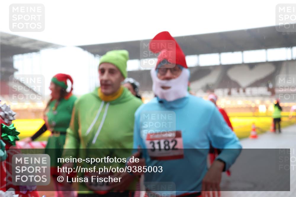 07.12.2025 - St. Pauli X-Mass-Run No. 15 Luisa Fischer http://msf.ph/oto/9385003 07.12.2025 11:32:27 Ziel 1352, 3182, 1081, 2043, 2044, 2048, 2050, 2120, 2497, 2523, 2527, 2587, 2654, 2656, 3087, 3173, 3177, 3343, 3678, 4633, 4640, 4642 meine-sportfotos.de