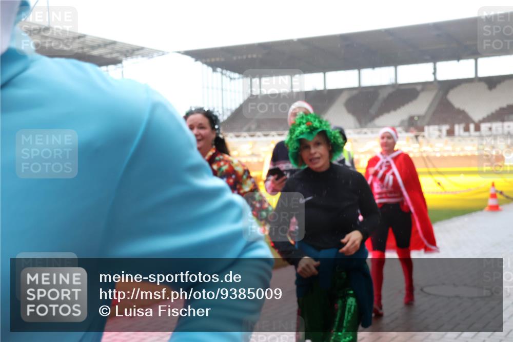 07.12.2025 - St. Pauli X-Mass-Run No. 15 Luisa Fischer http://msf.ph/oto/9385009 07.12.2025 11:32:27 Ziel 1081, 2043, 2044, 2048, 2050, 2120, 2497, 2523, 2527, 2587, 2654, 2656, 3087, 3173, 3177, 3343, 3678, 4633, 4640, 4642 meine-sportfotos.de