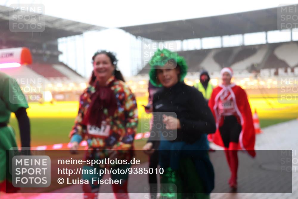 07.12.2025 - St. Pauli X-Mass-Run No. 15 Luisa Fischer http://msf.ph/oto/9385010 07.12.2025 11:32:28 Ziel 1081, 2043, 2044, 2048, 2050, 2120, 2497, 2523, 2527, 2587, 2595, 2654, 2656, 3087, 3173, 3177, 3343, 3678, 4633, 4640, 4642 meine-sportfotos.de