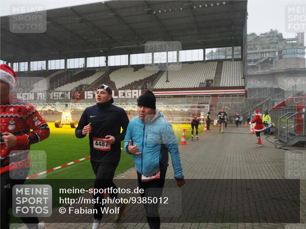 07.12.2025 - St. Pauli X-Mass-Run No. 15 Fabian Wolf http://msf.ph/oto/9385012 07.12.2025 10:12:57 Ziel 9, 18, 80, 938, 1397, 2687, 3040, 3551, 3557, 4487 meine-sportfotos.de