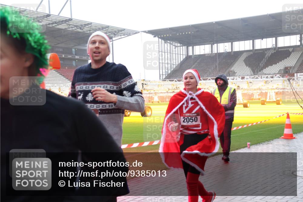 07.12.2025 - St. Pauli X-Mass-Run No. 15 Luisa Fischer http://msf.ph/oto/9385013 07.12.2025 11:32:29 Ziel 0907, 1081, 2043, 2044, 2048, 2050, 2120, 2419, 2497, 2523, 2527, 2587, 2595, 2654, 2656, 3173, 3177, 3343, 3678, 4633, 4640, 4642 meine-sportfotos.de