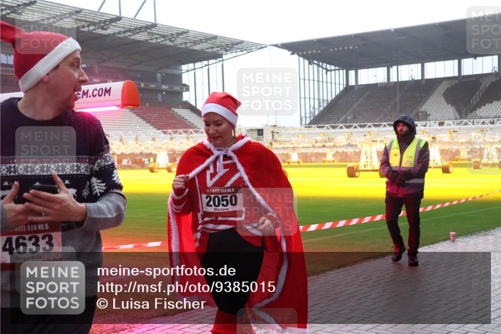 07.12.2025 - St. Pauli X-Mass-Run No. 15 Luisa Fischer http://msf.ph/oto/9385015 07.12.2025 11:32:29 Ziel 15, 4633, 15, 2050, 1081, 2043, 2044, 2048, 2050, 2120, 2419, 2497, 2523, 2527, 2587, 2595, 2654, 2656, 3173, 3177, 3343, 3678, 4633, 4640, 4642 meine-sportfotos.de