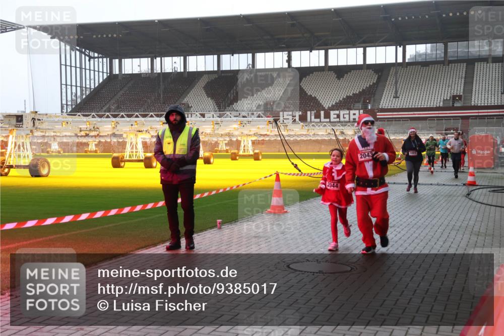 07.12.2025 - St. Pauli X-Mass-Run No. 15 Luisa Fischer http://msf.ph/oto/9385017 07.12.2025 11:32:45 Ziel 2044, 2043, 1081, 1081, 1884, 1886, 1998, 1999, 2000, 2015, 2043, 2044, 2048, 2050, 2120, 2283, 2419, 2595, 3173, 3177, 3343, 4633, 4640, 4642 meine-sportfotos.de