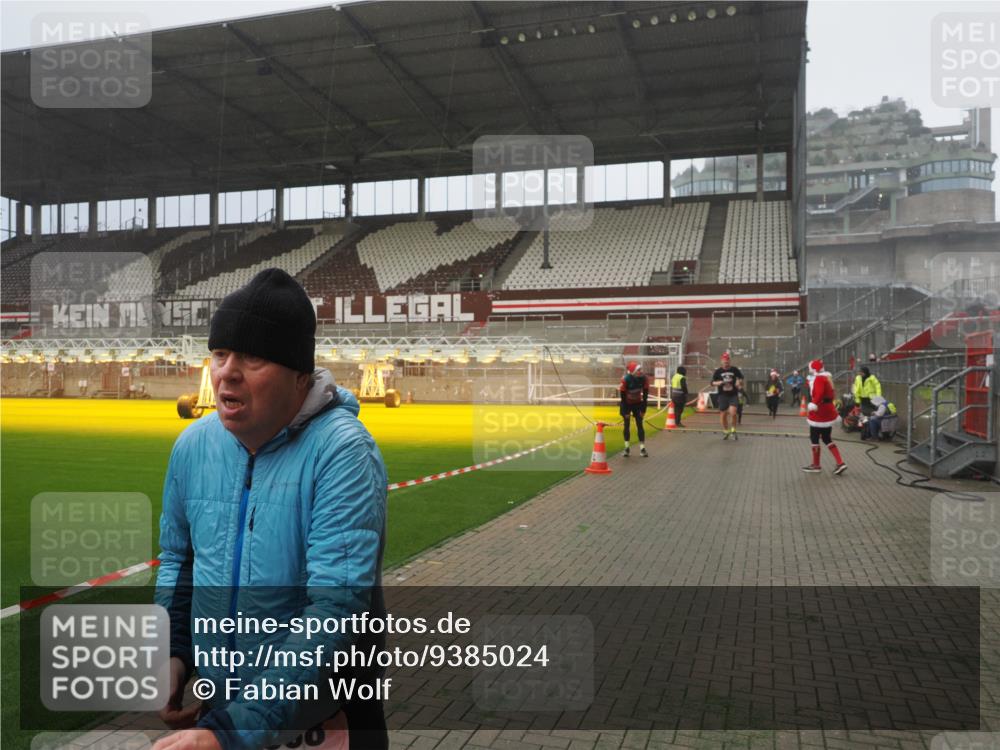 07.12.2025 - St. Pauli X-Mass-Run No. 15 Fabian Wolf http://msf.ph/oto/9385024 07.12.2025 10:12:58 Ziel 9, 18, 80, 938, 1397, 2687, 2712, 3040, 4487 meine-sportfotos.de