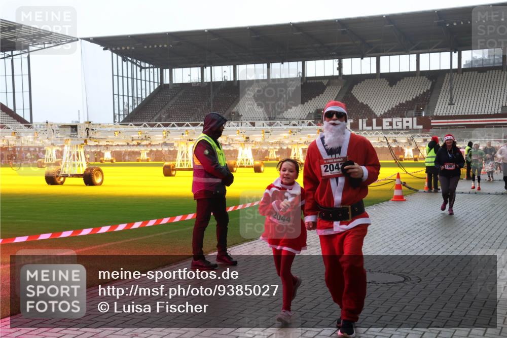 07.12.2025 - St. Pauli X-Mass-Run No. 15 Luisa Fischer http://msf.ph/oto/9385027 07.12.2025 11:32:46 Ziel 2044, 5, 2042, 1081, 2015, 1081, 1884, 1886, 1998, 1999, 2000, 2015, 2043, 2044, 2050, 2120, 2283, 2419, 2595, 3173, 3177, 3343, 4633, 4640, 4642 meine-sportfotos.de