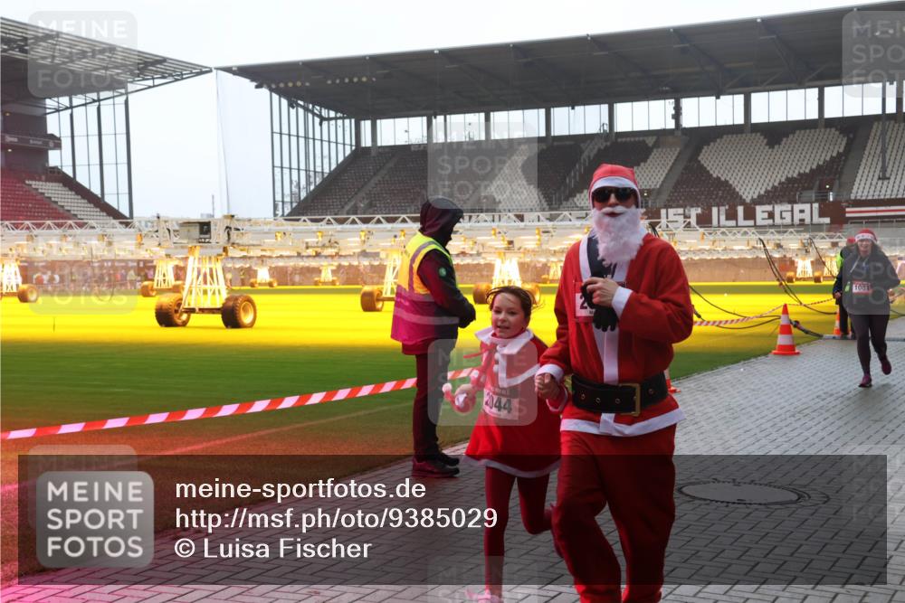 07.12.2025 - St. Pauli X-Mass-Run No. 15 Luisa Fischer http://msf.ph/oto/9385029 07.12.2025 11:32:47 Ziel 2044, 1081, 1081, 1884, 1886, 1998, 1999, 2000, 2015, 2043, 2044, 2050, 2120, 2283, 2419, 2595, 3173, 3177, 3343, 4633, 4640, 4642 meine-sportfotos.de