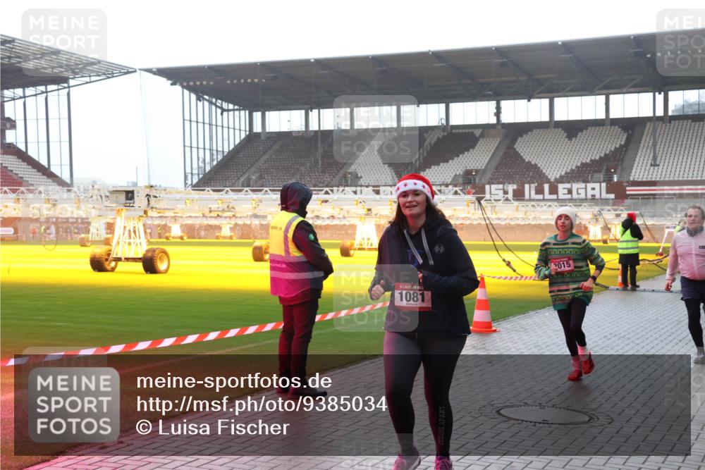 07.12.2025 - St. Pauli X-Mass-Run No. 15 Luisa Fischer http://msf.ph/oto/9385034 07.12.2025 11:32:50 Ziel 1, 1081, 2015, 477, 1081, 1884, 1886, 1998, 1999, 2000, 2015, 2043, 2044, 2120, 2283, 2419, 2595, 3173, 3177, 3343, 4633, 4640 meine-sportfotos.de