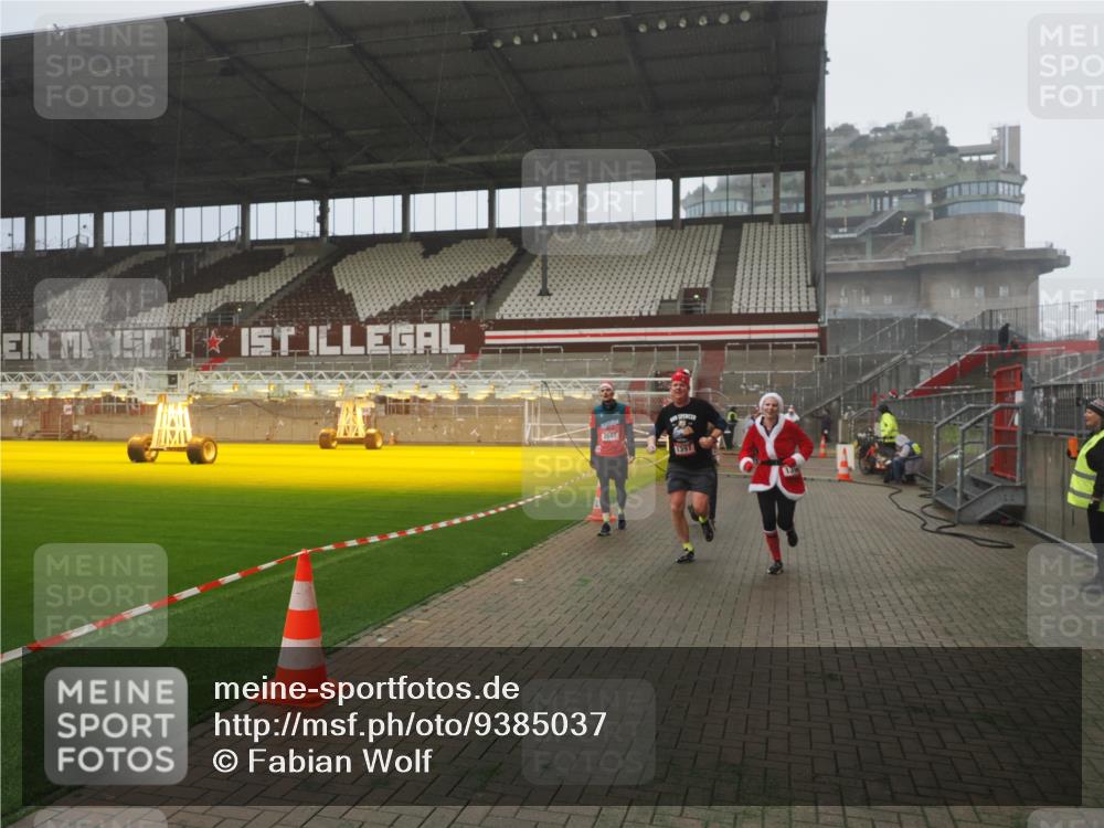 07.12.2025 - St. Pauli X-Mass-Run No. 15 Fabian Wolf http://msf.ph/oto/9385037 07.12.2025 10:13:02 Ziel 80, 938, 1397, 1733, 2687, 2711, 2712, 4487 meine-sportfotos.de