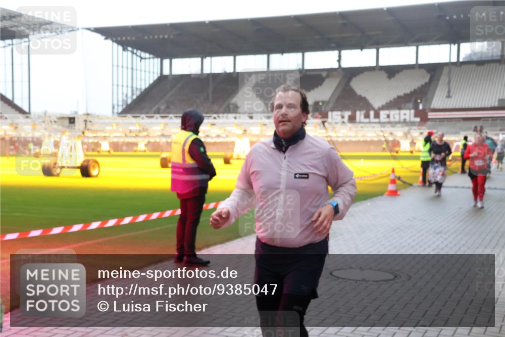 07.12.2025 - St. Pauli X-Mass-Run No. 15 Luisa Fischer http://msf.ph/oto/9385047 07.12.2025 11:32:53 Ziel 477, 1081, 1884, 1886, 1998, 1999, 2000, 2015, 2043, 2044, 2283, 2419, 2595, 3173, 3177, 3343, 4640 meine-sportfotos.de