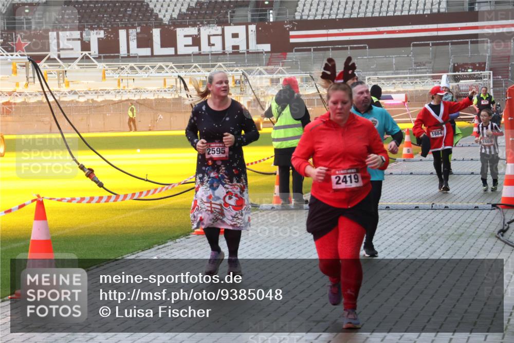 07.12.2025 - St. Pauli X-Mass-Run No. 15 Luisa Fischer http://msf.ph/oto/9385048 07.12.2025 11:32:55 Ziel 2595, 2419, 477, 1884, 1886, 477, 1081, 1884, 1886, 1998, 1999, 2000, 2015, 2043, 2044, 2283, 2419, 2595, 3173, 3177, 3343 meine-sportfotos.de