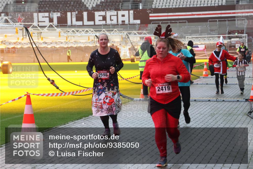 07.12.2025 - St. Pauli X-Mass-Run No. 15 Luisa Fischer http://msf.ph/oto/9385050 07.12.2025 11:32:55 Ziel 5, 2595, 2419, 1884, 1886, 477, 1081, 1884, 1886, 1998, 1999, 2000, 2015, 2043, 2044, 2283, 2419, 2595, 3173, 3177, 3343 meine-sportfotos.de