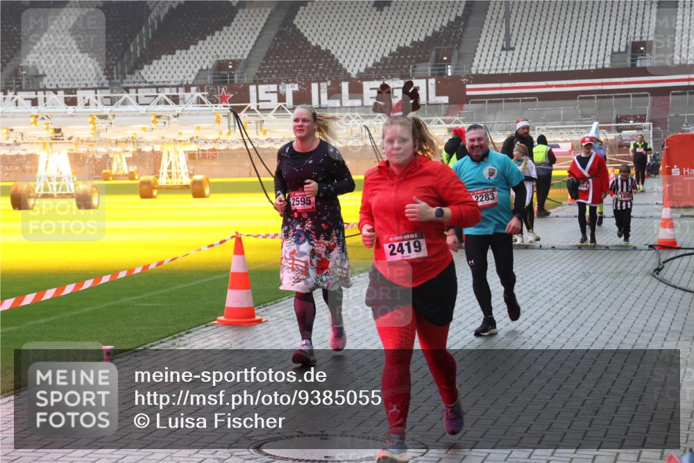 07.12.2025 - St. Pauli X-Mass-Run No. 15 Luisa Fischer http://msf.ph/oto/9385055 07.12.2025 11:32:57 Ziel 1, 2595, 5, 2419, 2283, 1886, 477, 1081, 1884, 1886, 1998, 1999, 2000, 2015, 2043, 2044, 2283, 2419, 2595, 3173, 3177, 3343 meine-sportfotos.de