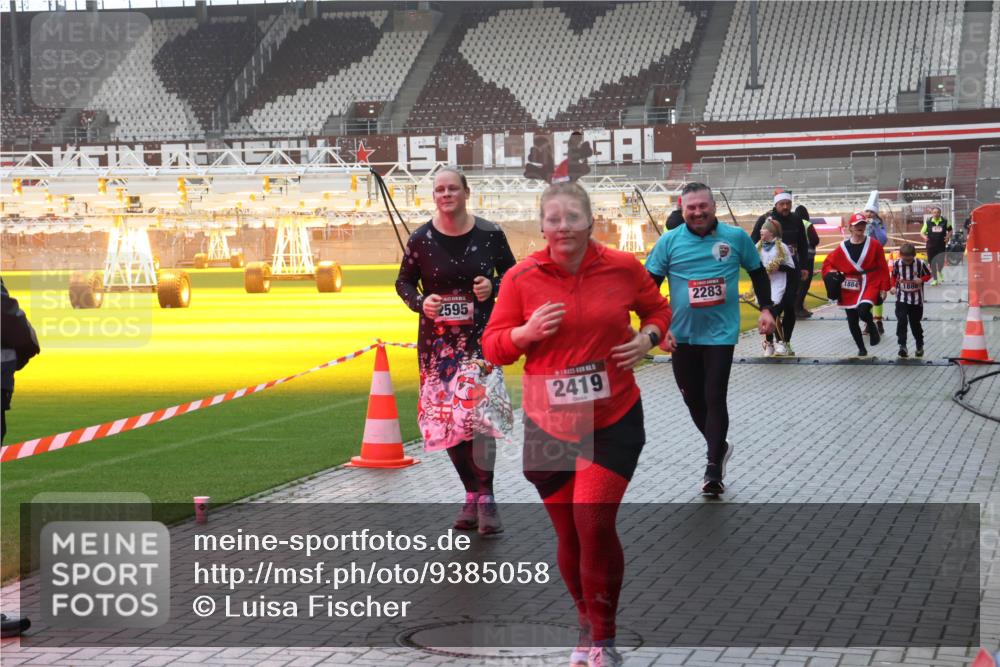 07.12.2025 - St. Pauli X-Mass-Run No. 15 Luisa Fischer http://msf.ph/oto/9385058 07.12.2025 11:32:57 Ziel 2595, 1, 2419, 2283, 1884, 1886, 477, 1081, 1884, 1886, 1998, 1999, 2000, 2015, 2043, 2044, 2283, 2419, 2595, 3173, 3177, 3343 meine-sportfotos.de