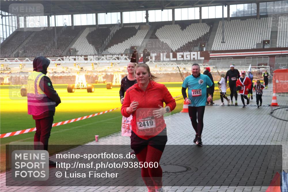 07.12.2025 - St. Pauli X-Mass-Run No. 15 Luisa Fischer http://msf.ph/oto/9385060 07.12.2025 11:32:58 Ziel 1, 15, 2419, 2283, 2000, 477, 1081, 1884, 1886, 1998, 1999, 2000, 2015, 2043, 2044, 2283, 2419, 2595, 3173, 3177, 3343 meine-sportfotos.de