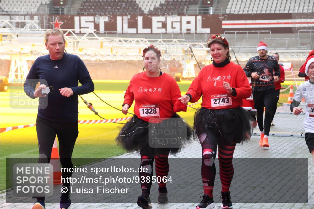 07.12.2025 - St. Pauli X-Mass-Run No. 15 Luisa Fischer http://msf.ph/oto/9385064 07.12.2025 10:16:50 Ziel 15, 1328, 15, 2743, 6, 4363, 45, 394, 1328, 2185, 2266, 2545, 2546, 2743, 4362, 4363, 4510 meine-sportfotos.de