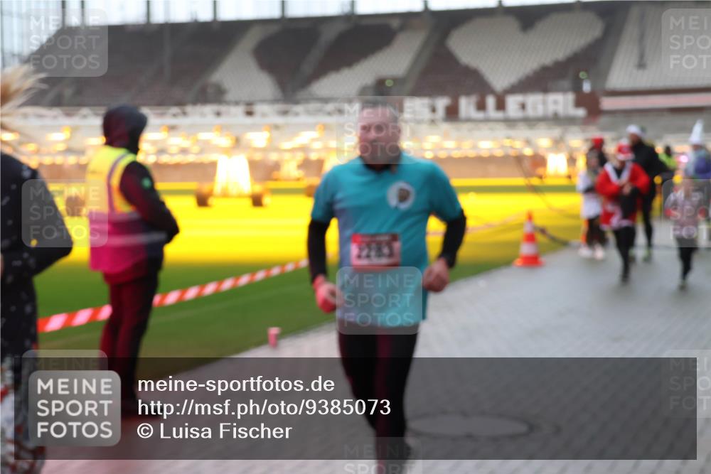 07.12.2025 - St. Pauli X-Mass-Run No. 15 Luisa Fischer http://msf.ph/oto/9385073 07.12.2025 11:33:00 Ziel 2283, 477, 1081, 1884, 1886, 1998, 1999, 2000, 2015, 2043, 2044, 2283, 2419, 2595, 3173, 3177 meine-sportfotos.de