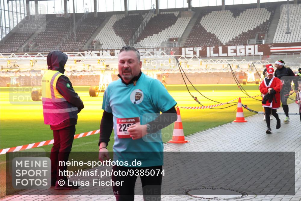 07.12.2025 - St. Pauli X-Mass-Run No. 15 Luisa Fischer http://msf.ph/oto/9385074 07.12.2025 11:33:00 Ziel 15, 22, 477, 1081, 1884, 1886, 1998, 1999, 2000, 2015, 2043, 2044, 2283, 2419, 2595, 3173, 3177 meine-sportfotos.de
