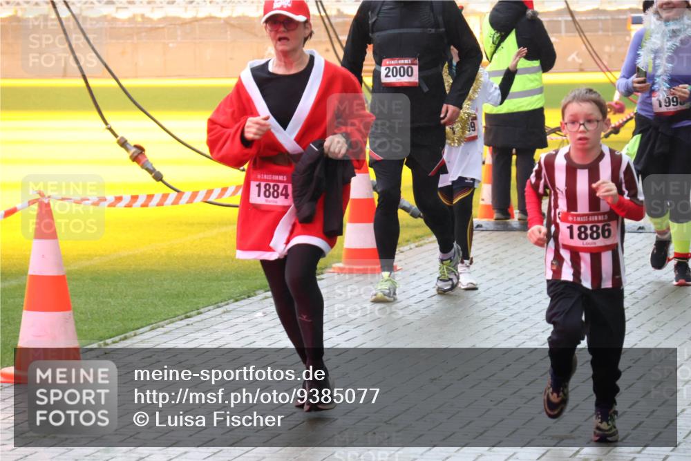 07.12.2025 - St. Pauli X-Mass-Run No. 15 Luisa Fischer http://msf.ph/oto/9385077 07.12.2025 11:33:02 Ziel 5, 1884, 2000, 1886, 199, 477, 1081, 1884, 1886, 1998, 1999, 2000, 2015, 2043, 2044, 2283, 2419, 2595, 3173, 3177 meine-sportfotos.de