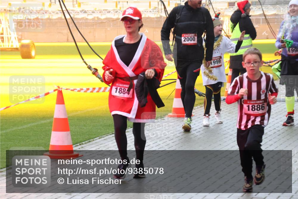 07.12.2025 - St. Pauli X-Mass-Run No. 15 Luisa Fischer http://msf.ph/oto/9385078 07.12.2025 11:33:02 Ziel 22, 1884, 2000, 1999, 199, 1886, 477, 1081, 1884, 1886, 1998, 1999, 2000, 2015, 2043, 2044, 2283, 2419, 2595, 3173, 3177 meine-sportfotos.de