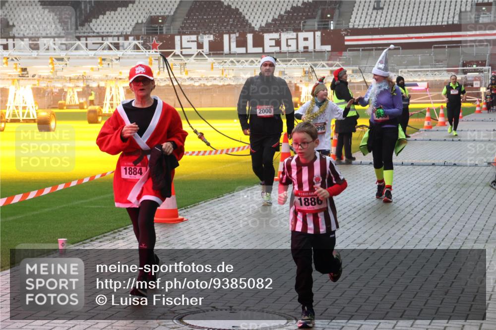 07.12.2025 - St. Pauli X-Mass-Run No. 15 Luisa Fischer http://msf.ph/oto/9385082 07.12.2025 11:33:03 Ziel 45, 1884, 2000, 999, 1886, 477, 477, 1081, 1884, 1886, 1998, 1999, 2000, 2015, 2043, 2044, 2283, 2419, 2595, 3173, 3177 meine-sportfotos.de