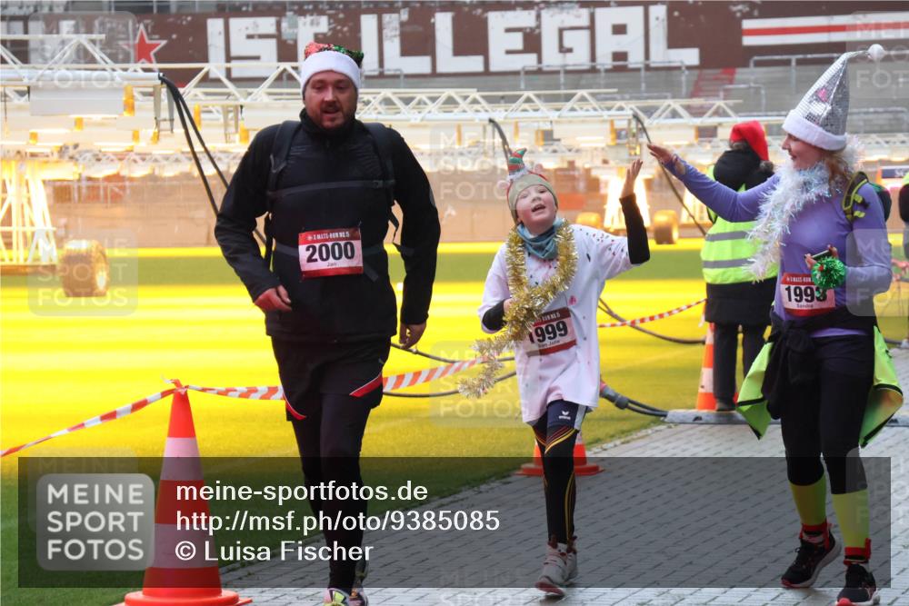 07.12.2025 - St. Pauli X-Mass-Run No. 15 Luisa Fischer http://msf.ph/oto/9385085 07.12.2025 11:33:05 Ziel 15, 2000, 15, 1999, 1993, 477, 1081, 1884, 1886, 1998, 1999, 2000, 2015, 2043, 2044, 2113, 2283, 2419, 2595, 3173, 3177, 3269, 3271 meine-sportfotos.de