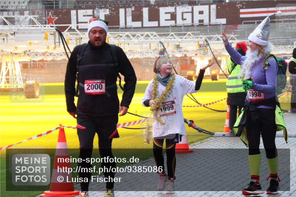 07.12.2025 - St. Pauli X-Mass-Run No. 15 Luisa Fischer http://msf.ph/oto/9385086 07.12.2025 11:33:05 Ziel 5, 2000, 1999, 1998, 477, 1081, 1884, 1886, 1998, 1999, 2000, 2015, 2043, 2044, 2113, 2283, 2419, 2595, 3173, 3177, 3269, 3271 meine-sportfotos.de