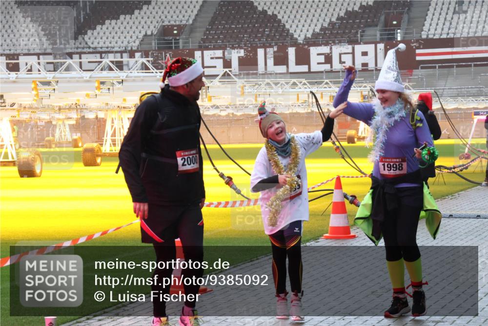 07.12.2025 - St. Pauli X-Mass-Run No. 15 Luisa Fischer http://msf.ph/oto/9385092 07.12.2025 11:33:07 Ziel 2000, 1, 5, 1998, 477, 1081, 1884, 1886, 1998, 1999, 2000, 2015, 2043, 2044, 2107, 2113, 2278, 2281, 2282, 2283, 2284, 2419, 2595, 3173, 3177, 3269, 3271 meine-sportfotos.de