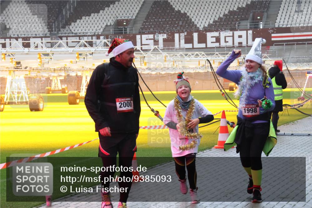 07.12.2025 - St. Pauli X-Mass-Run No. 15 Luisa Fischer http://msf.ph/oto/9385093 07.12.2025 11:33:07 Ziel 2000, 1998, 477, 1081, 1884, 1886, 1998, 1999, 2000, 2015, 2043, 2044, 2107, 2113, 2278, 2281, 2282, 2283, 2284, 2419, 2595, 3173, 3177, 3269, 3271 meine-sportfotos.de