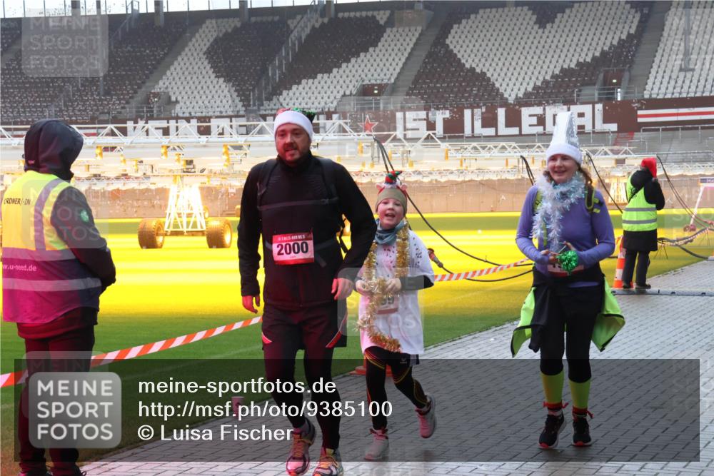 07.12.2025 - St. Pauli X-Mass-Run No. 15 Luisa Fischer http://msf.ph/oto/9385100 07.12.2025 11:33:08 Ziel 5, 2000, 477, 1081, 1884, 1886, 1998, 1999, 2000, 2015, 2044, 2107, 2113, 2278, 2281, 2282, 2283, 2284, 2419, 2595, 3173, 3177, 3269, 3271 meine-sportfotos.de