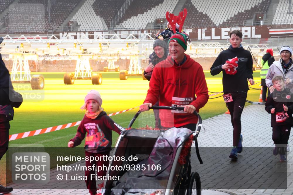 07.12.2025 - St. Pauli X-Mass-Run No. 15 Luisa Fischer http://msf.ph/oto/9385106 07.12.2025 11:33:28 Ziel 3271, 281, 2284, 321, 477, 977, 1013, 1591, 1998, 1999, 2000, 2005, 2015, 2016, 2107, 2113, 2278, 2281, 2282, 2284, 2612, 2613, 2614, 2620, 2662, 3039, 3041, 3166, 3169, 3269, 3271 meine-sportfotos.de
